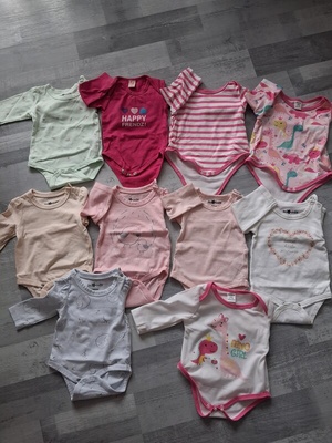 Elbląg Oddam za paczkę pampersów Pampers premium rozmiar 3 paczkę ubranek dziewczęcych rozmiar 62,0-3 miesiące