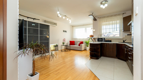 Elbląg &nbsp; TO MY SPRZEDAJEMYNIERUCHOMOŚCI W TYM MIEŚCIEBIURO NIERUCHOMOŚCIAMERICAN HOMEFOR SALE - 2 POKOJE - 3