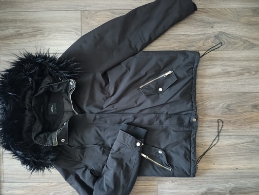 Elbląg Sprzedam czarną kurtkę damska na zimę. Stan dobry. Do wyprania. Rozmiar L kontakt sms