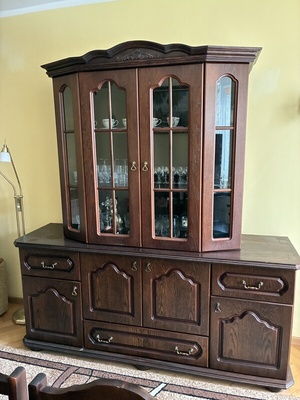 Elbląg Witam. Sprzedam meble widoczne na zdjęciach. 
Stół drewniany rozkładany do lekkiej renowacji blatu 500 zł 
8