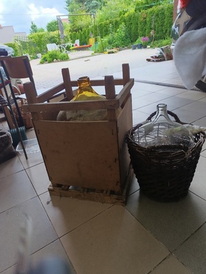 Elbląg Oddam za paczkę kawy ziarnistej dwie butle do wina 10 l i 20l