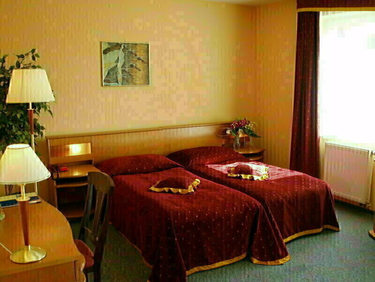 Elbląg *** RECEPCJONISTKA ****** POKOJOWA ***HOTEL ŻUŁAWY poszukuje nowych członków zespołu.Mile widziane