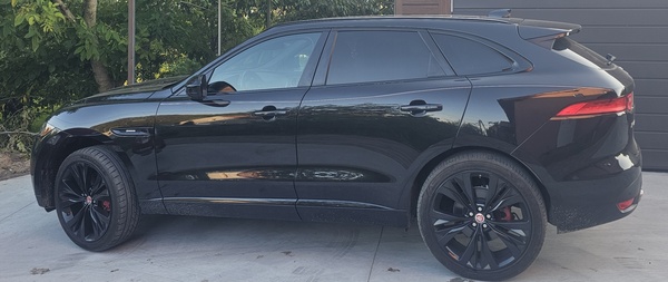 Elbląg Sprzedam mojego prywatnego Jaguara F-Pace w wersji R-Sport AWD z 2018 roku. Jest to elegancki SUV w kolorze