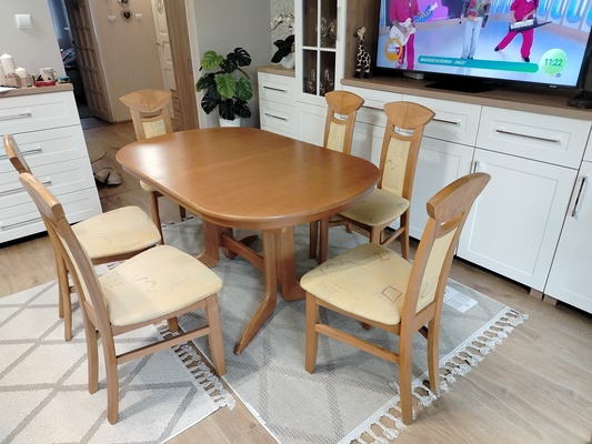 Elbląg Sprzedam stół i krzesła. Stół złożony 90x140,rozłożony 90x220.Krzesła 6 sztuk stabilne nie bujają się. Calosc z