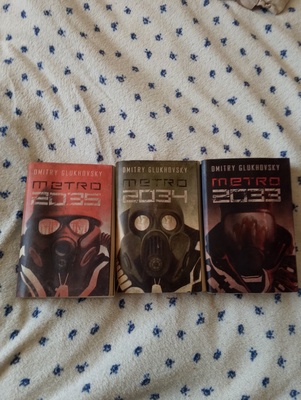 Elbląg Coś fajnego do poczytania, polecam trylogia Dmitria Gluchowskiego. METRO, 3tomy 2033,3034,2035.60 zł za komplet.