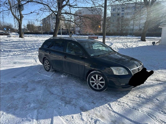 Elbląg Toyota Avensis  od 12 lat w jednych rękach. 
Nowe opony wielosezonowe, akumulator 
Bdb stan