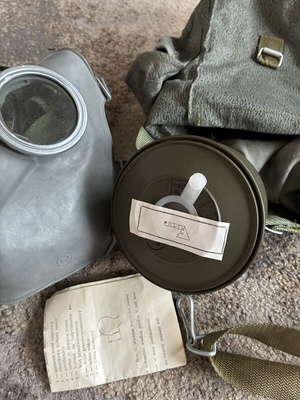 Elbląg Sprzedam dwie maski przeciwgazowe nowe. Posiadaja pokrowce oraz filtry. Cena do uzgodnienia.