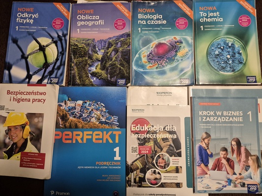 Elbląg Sprzedam podręczniki do 1 klasy szkoly ponadpodstawowej. Kupione rok temu do ZSTI, nowa podstawa. Stan bardzo