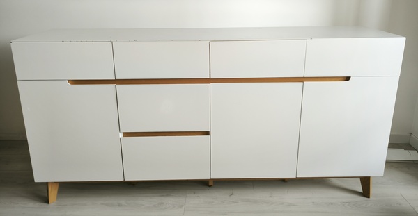 Elbląg Oddam komodę w dobrym stanie za paczkę kawy ziarnistej;). Ma ślady użytkowania widoczne na zdjęciach. Wymiary