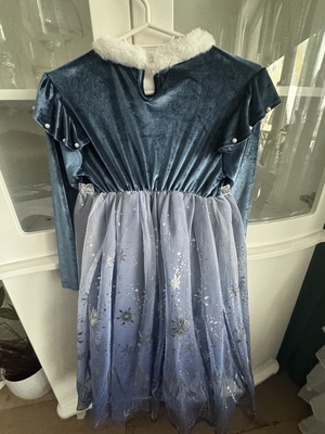 Elbląg Sprzedam przebranie Elzy. W zestawie sukienka, warkocz, korona i rękawiczki. Strój dla dziewczynki