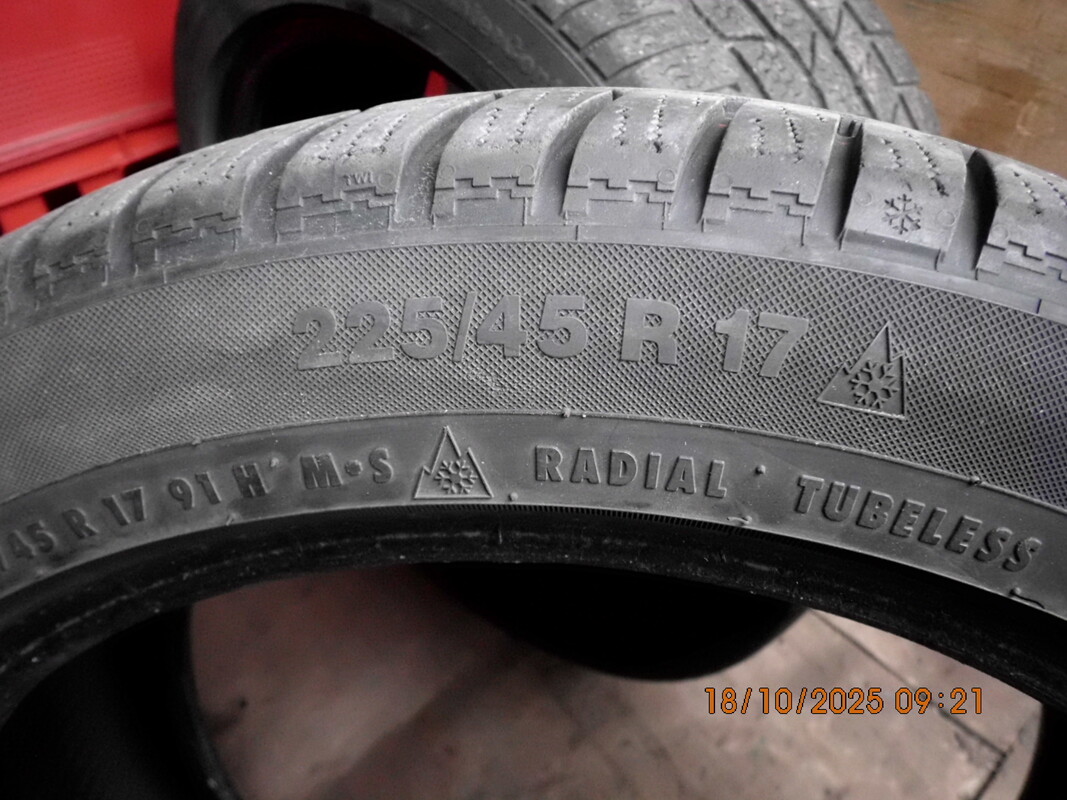 Elbląg Kuchenka gazowa BEKO używana, sprawna z piekarnikiem. cena 190 zł
Opony Continental zimowe, rozmiar 225/45 R17