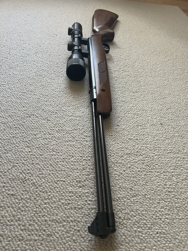 Elbląg Sprzedam doskonałą Niemiecką wiatrówkę Weihrauch HW 57 kal.4,5mm, dolny naciąg, piękna drewniana osada, luneta