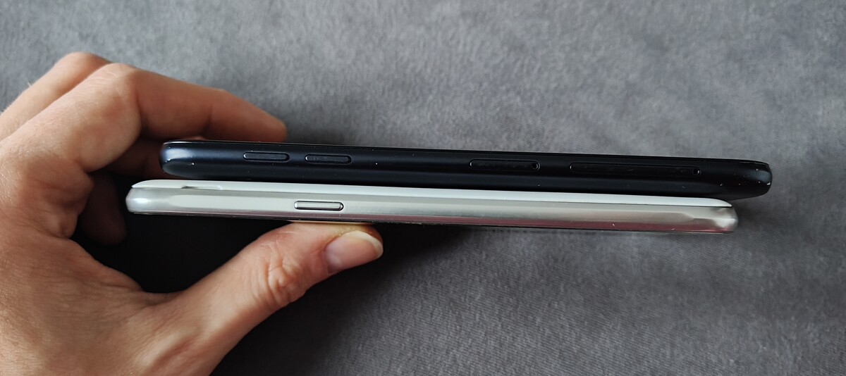 Elbląg Sprzedam dwa Samsungi
80zł/sztuka
Biały to Galaxy j3 2016 dual SIM
Granatowy to j5 2017 dual SIM
Obydwa