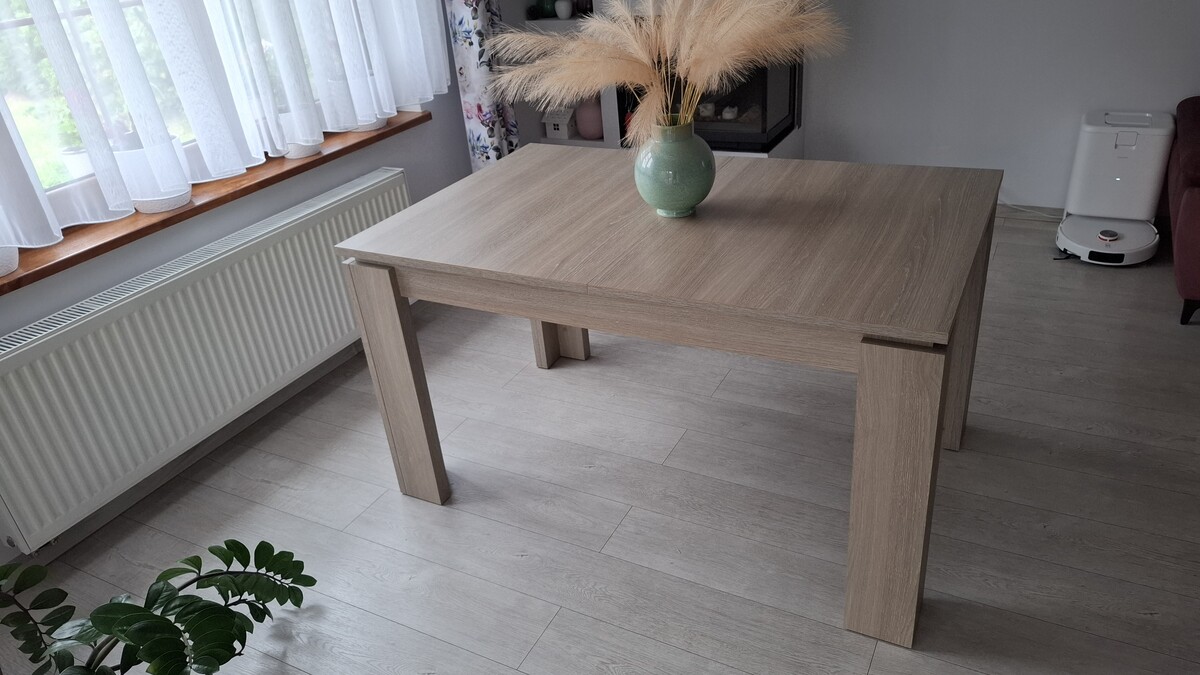 Elbląg Sprzedam zestaw, stół rozkładany, cztery krzesła firmy Halex, stan idealny, ,jak nowe, w domu nie palone. Cena