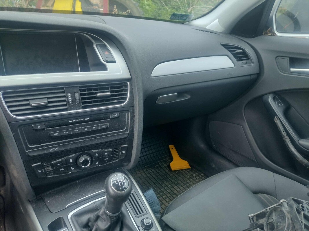 Elbląg Audi A4 B8 z niezawodnym silnikiem 1.8 TFSI. Auto w trakcie remontu silnika – większość prac została już