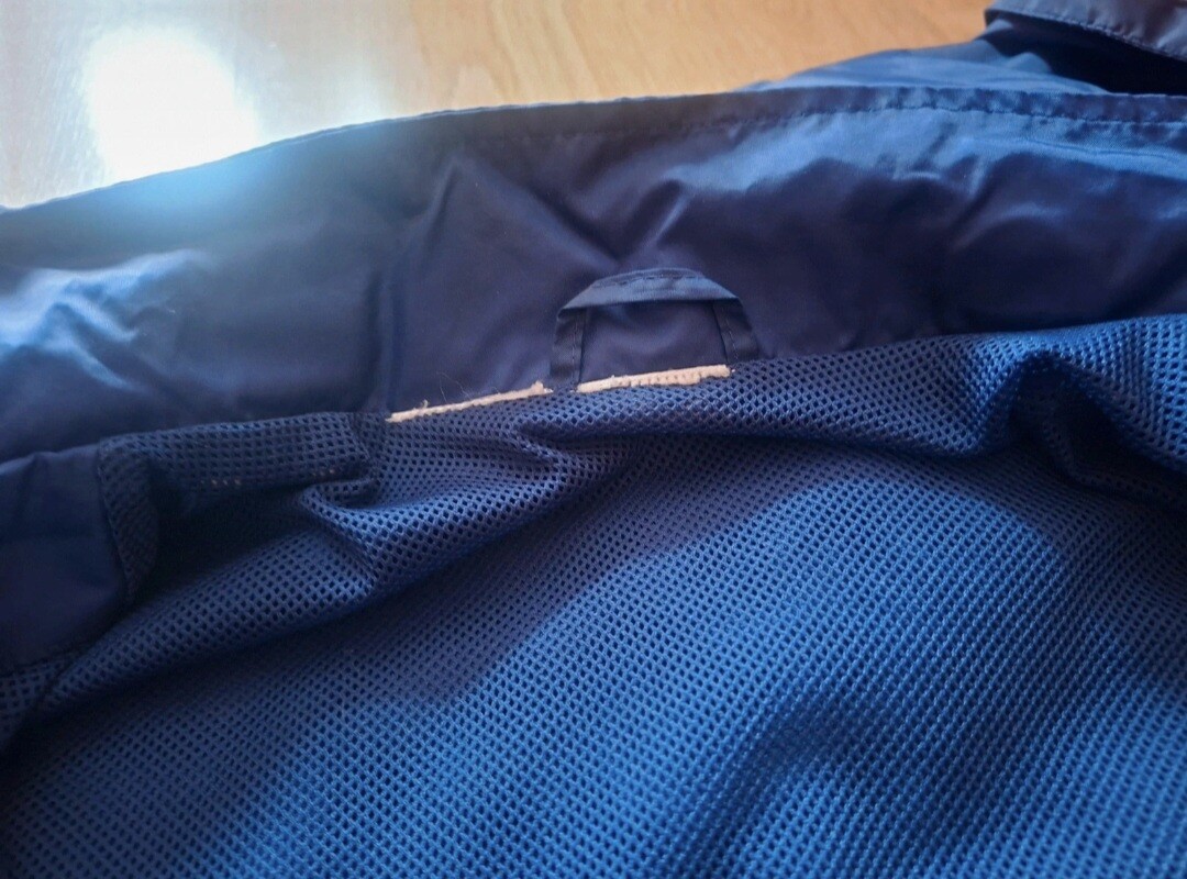 Elbląg Sprzedam kurtkę wiatrówkę 152/158 cm adidas, po moim synu. 
Stan bdb-, syn powycinał długie metki. Zwykłe ślady