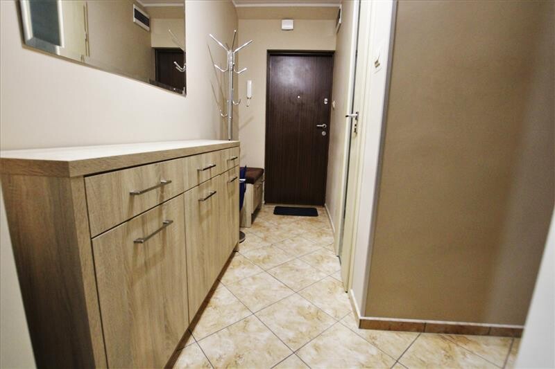 Elbląg 2-pokojowe mieszkanie, z wyposażeniem w sprzęty AGD, w centrum miasta przy ul. Kosynierów Gdyńskich, parter