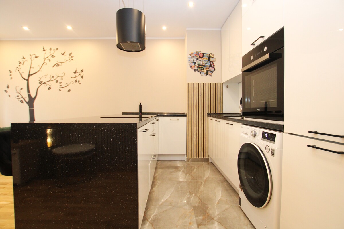 Elbląg NIERUCHOMOŚCI ANNA KRASZEWSKA Trzypokojowe mieszkanie po remoncie na parterze ul. Słoneczna