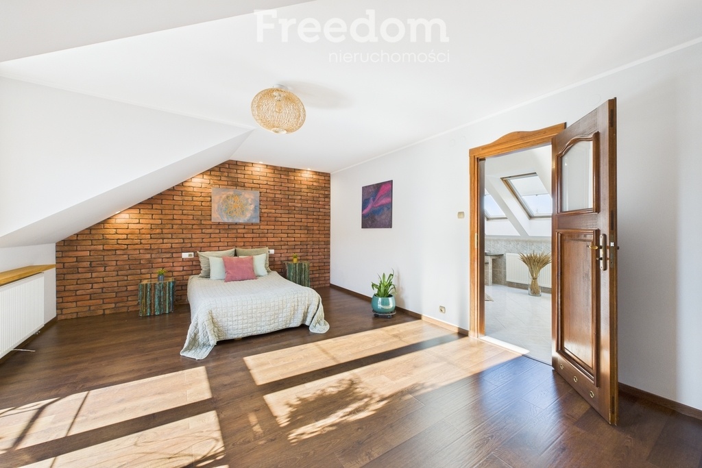 Elbląg FREEDOM NIERUCHOMOŚCISprzedam dom - Elbląg, Skierniewicka. Marzysz o życiu w spokojnej okolicy, ale z