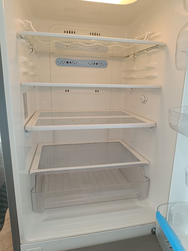 Elbląg Sprzedam lodówke z zamrażarką i kostkarką do lodu firmy LG Electrocool, Wymiary szer.60 wys.179cm. Odbiór