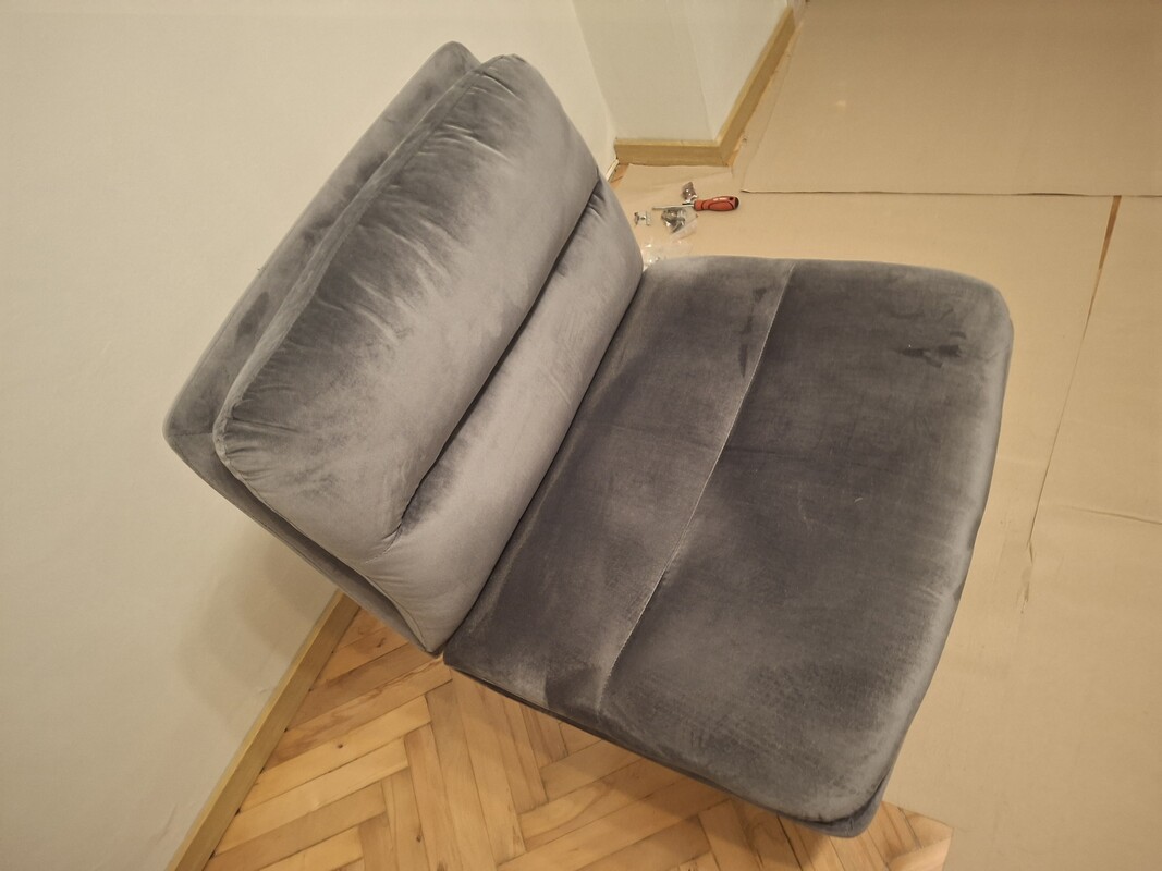 Elbląg Sprzedam krzesło obrotowe, kolor szary, materiał plusz - aksamit, krzesło cały czas było przykryte pokrowcem