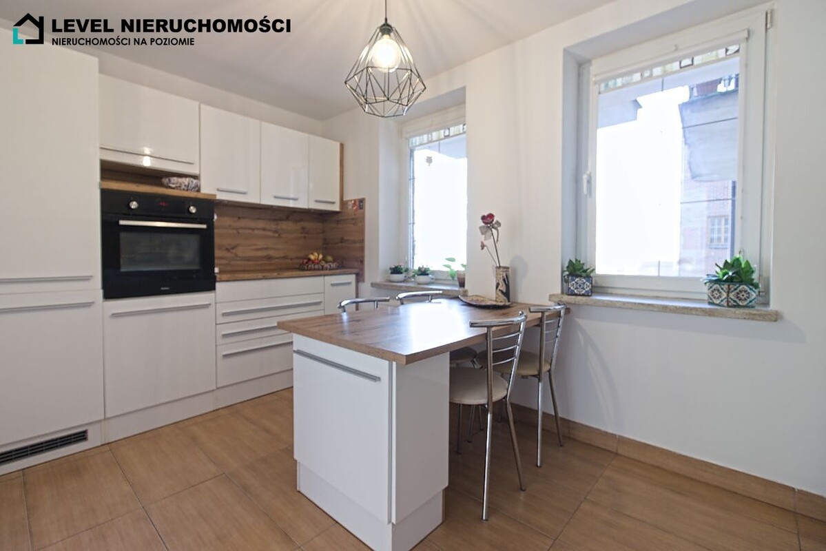 Elbląg LEVEL NIERUCHOMOŚCI Dwupoziomowe mieszkanie starówkaul. Stary Rynek NIERUCHOMOŚCI NA POZIOMIE