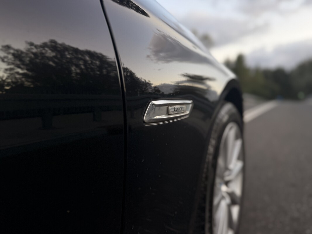Elbląg BMW Serii 5 F11 520d Luxury Line z 2014 roku, wersja po liftingu, 190 KM, automat.