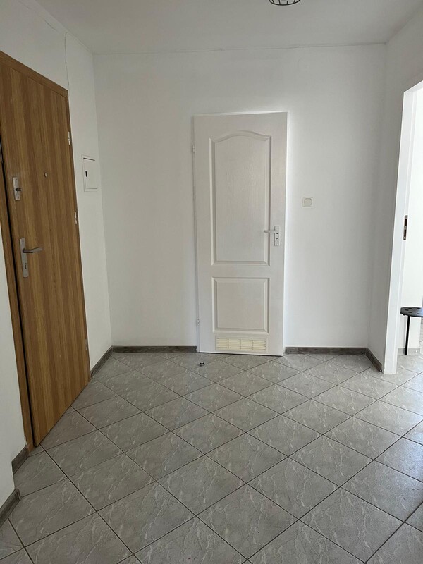 Elbląg Wynajmę mieszkanie 2 pokoje 58 mkw, II piętro. Salon z aneksem kuchennym, sypialnia, przedpokój, łazienka.
