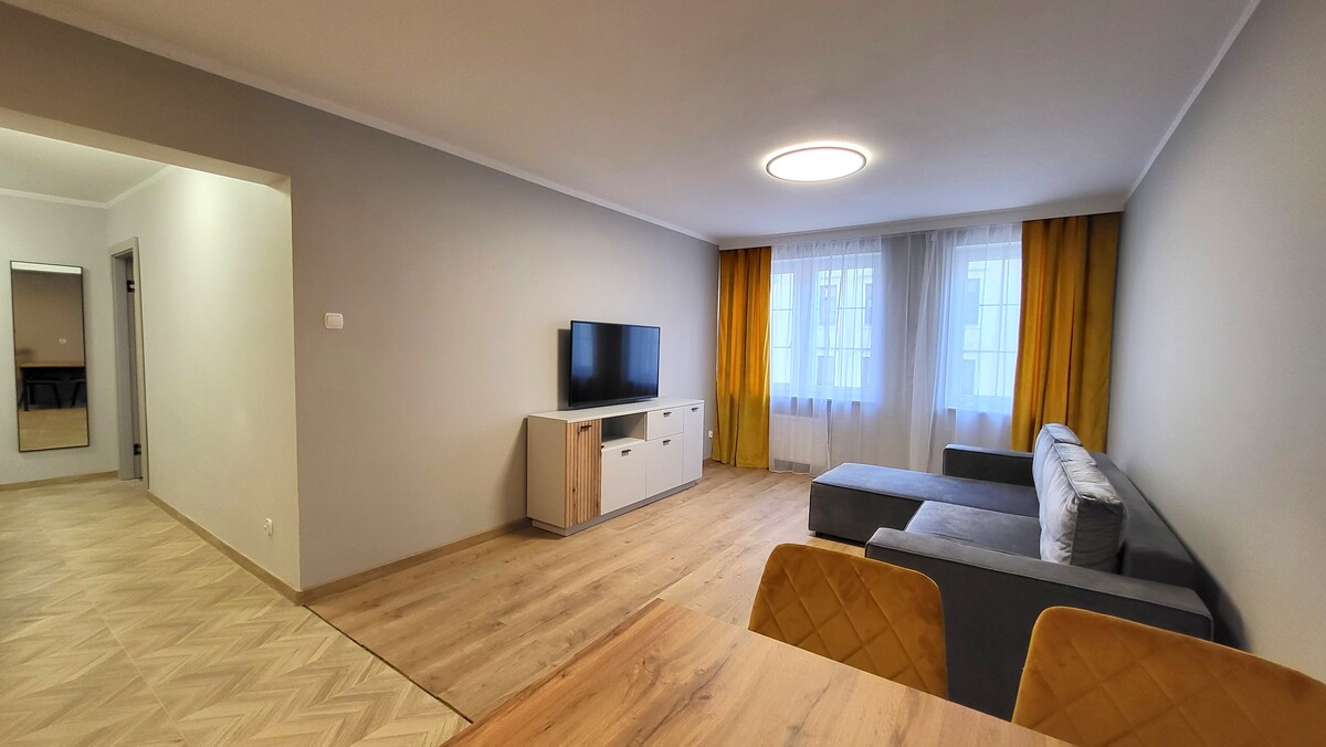 Elbląg KWADRAT NIERUCHOMOŚCImieszkanie 2 pokojowe, 52,55 m2II piętroumeblowane i wyposażoneStare Miastogotowe do