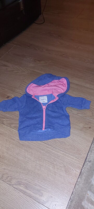 Elbląg Sprzedam rzeczy widoczne na zdjęciach.
Każda sztuka ubranek dziecięcych 5 zł. Mam tego duuuzo więcej. W razie