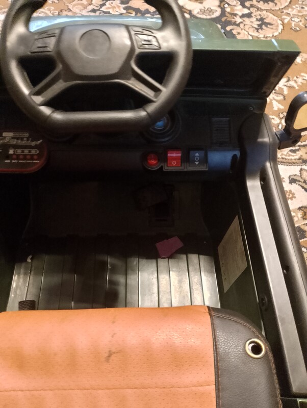 Elbląg Sprzedam autko widoczne na zdjęciach w dobrym stanie jest do autka ładowarka używane sporadycznie przez jedno