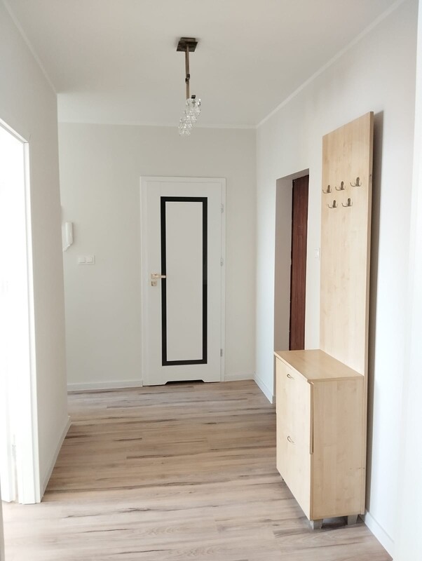 Elbląg Sprzedam 2 pokojowe mieszkanie po generalnym remoncie na 9-tym piętrze. Mieszkanie gotowe do