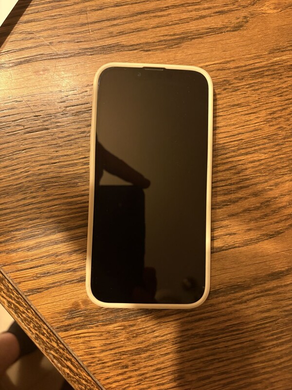 Elbląg Sprzedam IPhone 14 128GB w skald zestaw wchodzi telefon oryginalne pudełko ładowarka etui na telefon. Stan jak
