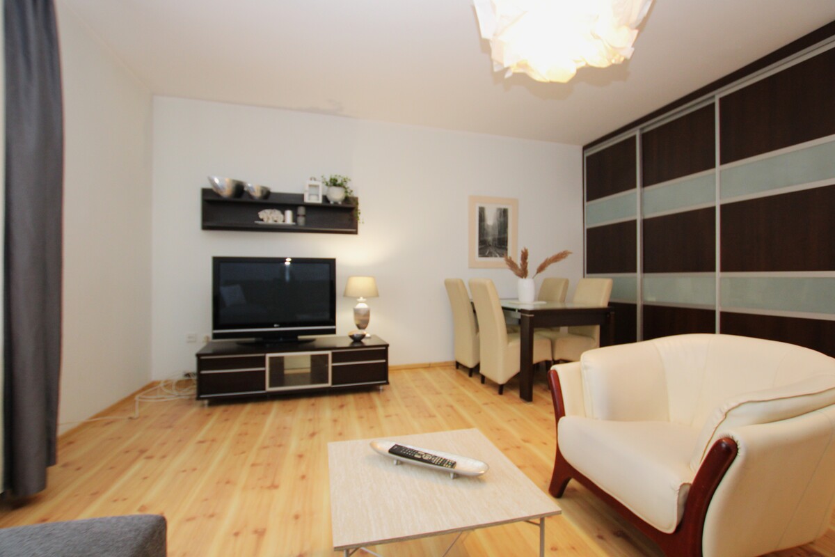 Elbląg NIERUCHOMOŚCI ANNA KRASZEWSKA Mieszkanie 3-pokojowe na Starym Mieście ul. Stary Rynek