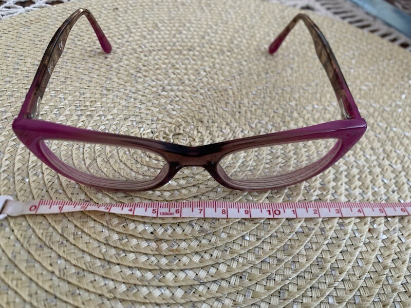 Elbląg Sprzedam dwa razy założone, zakupione niedawno, okulary damskie Ray Ban w kolorze wrzosu z elementami panterki.