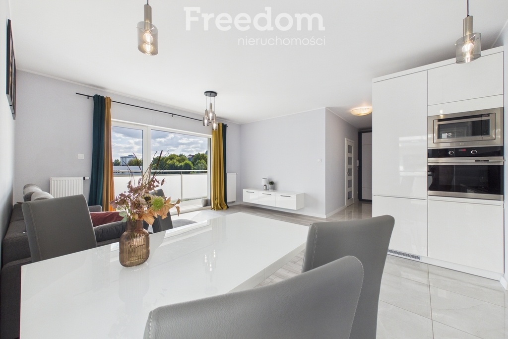 Elbląg FREEDOM NIERUCHOMOŚCIWynajmę mieszkanie - Elbląg. Nowe mieszkanie, południowy balkon i własne miejsce