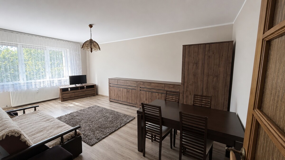 Elbląg Kawalerka z dużym balkonem w ścisłym centrum Elbląga – gotowa do zamieszkania