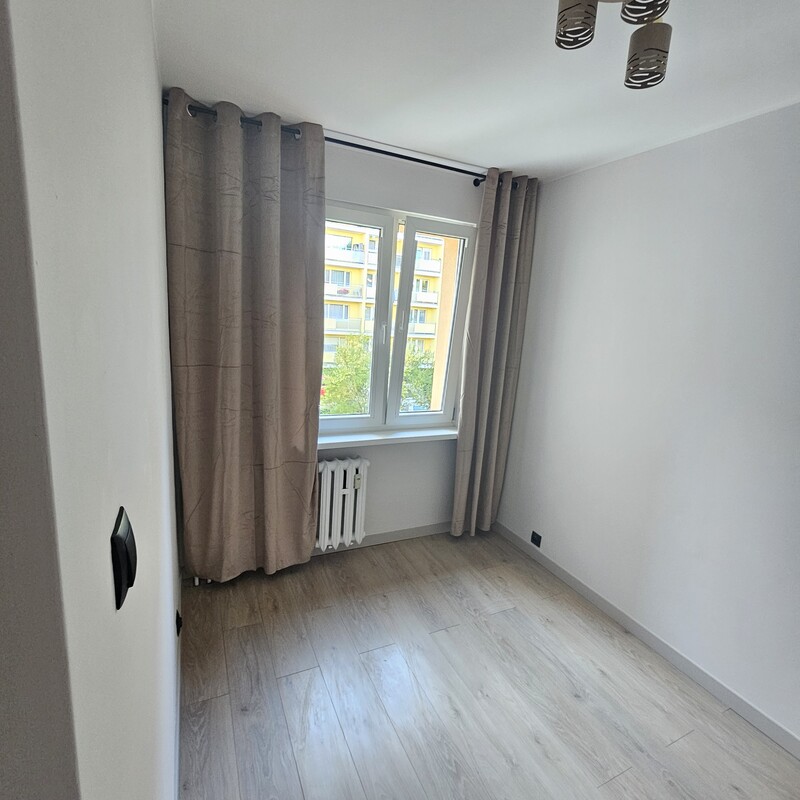 Elbląg 2-pokojowe mieszkanie po remoncie przy Parku Modrzewia! Duży balkon Pierwsze piętro Blok z lat 90 Cena: 337 000