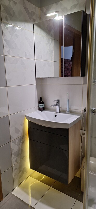 Elbląg Wynajmę komfortowe mieszkanie 2 pokojowe z balkonem, ciepłe, w pełni umeblowane, odświeżone. Mieszkanie w