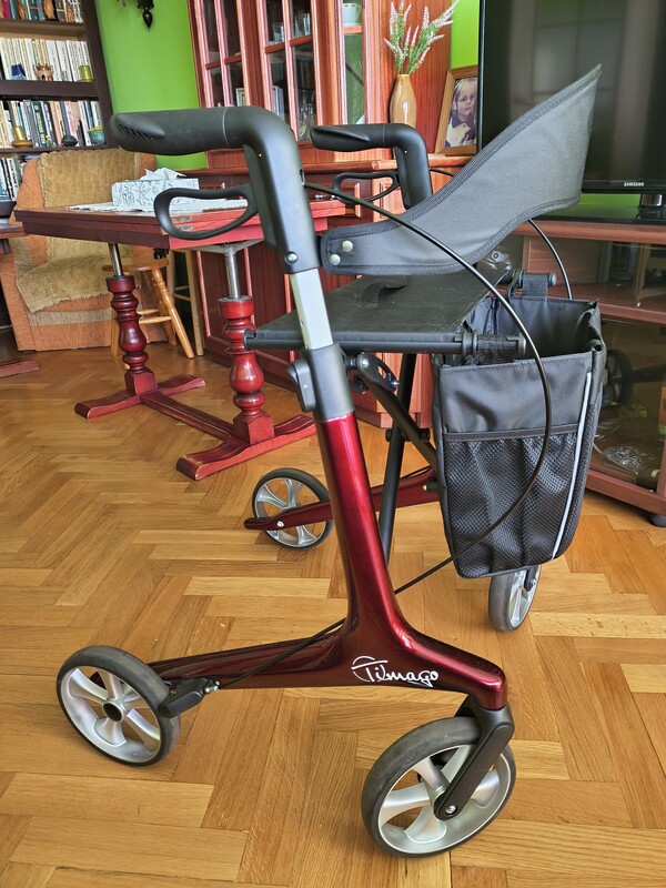 Elbląg Sprzedam łóżko rehabilitacyjne wraz z materacem. Łózko elektryczne, zakupione w styczniu tego roku, na gwarancji.