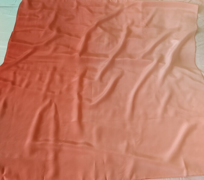 Elbląg Sprzedam chustki/apaszki z jedwabiu ręcznie malowane. Rozmiar 90x86 cm. Cena za sztukę 80 zł. do negocjacji.