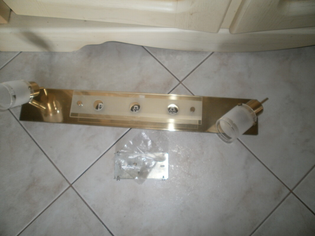 Elbląg Dzień dobry:)
Mam do odsprzedania
Lampę/żyrandol Italux z satynowanego metalu w idealnym stanie, na żarówki z