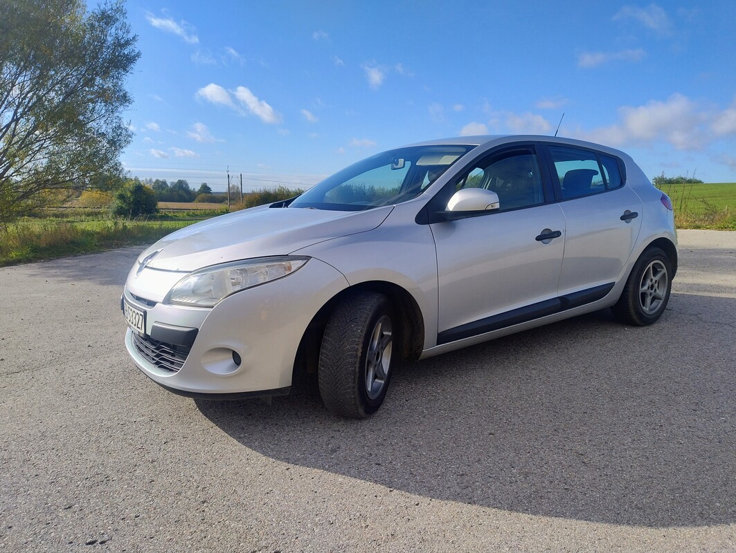 Elbląg Sprzedam renault Megane 1.5 DCi, rok 2010.Samochód w naszym użytkowaniu 6sty rok. 
Wyposażenie:
Elektryczne