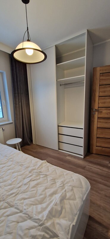Elbląg Wynajmę mieszkanie o pow.38 m2 położone przy ul. Traugutta (Rezydencja Dolinka) w Elblągu. Lokal znajduje się