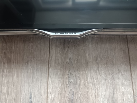 Elbląg Sprzedam telewizor marki Samsung 43 cale, telewizor tylko do powieszenia. Wiecej informacji podam przez telefon.
