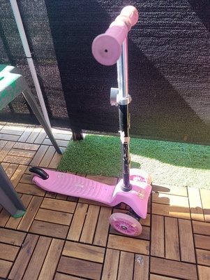 Elbląg Oddam sprawna hulajnoge dla dziewczynki. Stan dobry widoczny na zdjęciach. Odbiór osobisty  kontakt sms