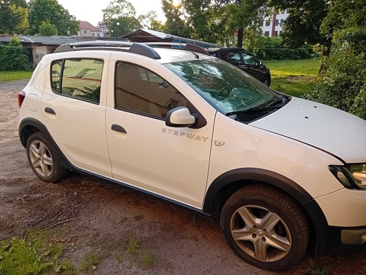 Elbląg Dacia Sandero Stepway. Wszystko sprawne, żadnych nakładów tylko wsiąść i jechac. Kolor biały. Przegląd ważny do