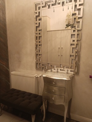 Elbląg Sprzedam lustro kryształowe 100x70,komódkę i siedzisko. 
Wszystko w bardzo dobrym stanie, normalne ślady