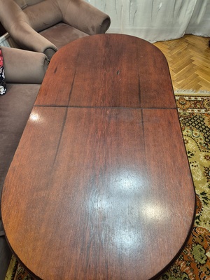 Elbląg Sprzedam stół drewniany w kolorze mahoń. wymiary 153-180 x x78,wysokość stołu regulowana, może pełnić funkcje