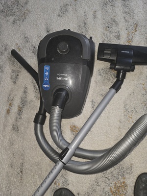 Elbląg ODKURZACZ PHILIPS 
               W PEŁNI SPRAWNY+ worki oddam za dwie gorzkie czekolady